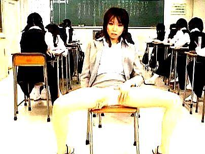 ＜女教師！＞「これいいの…♡」清楚系なのに淫乱美人先生！生徒のザーメンを欲しがるぞ(アダルト動画)