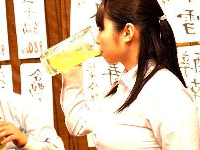 ＜新人巨乳OL！＞「グビィ、グビィ、グビィ！」酒飲み過ぎのOL！泥●してマンコ食われるぞ(アダルト動画)
