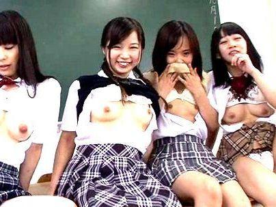 ＜絶対領域！＞「太もも・・たまんね～！」今どきイケイケ制服女子達！淫語でフル勃起確定でしょ！！！