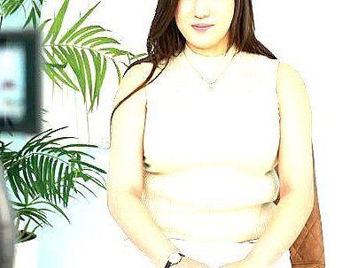 ＜三十路人妻！＞「チョイデブ・・・登場」ぽっちゃりボイン美魔女奥さん！エロ行為で種付け膣内発射中出しになっとる！！