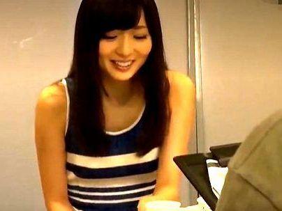 ＜おしっこ我慢中！＞「もう出ちゃうの…もれる～」スレンダー細身の可愛い女子！羞恥と快楽でもだえ感じちゃうぞ！！！