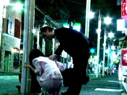 ＜酔いつぶれ！＞「助けたふりして。ヒヒヒ・・・！」泥酔女げっと！勿論無理やりやっちゃうぞ！！！