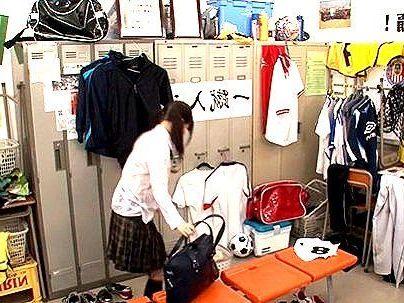 ＜部室SEX！＞「秘密だよ…♡」補欠だめな男子部員！制服女子マネージャーとマサカの部室ファックになるぞ！！！