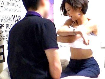 ＜相席居酒屋！＞「嬉しいの…♡」一人で飲んでるBBA美魔女！他人棒で至福のエロ行為に！！！