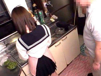 ＜近親相姦映像！＞「中で出さないで…」制服姿の可愛い娘！父親に無理やりザーメン中出しにナル！！