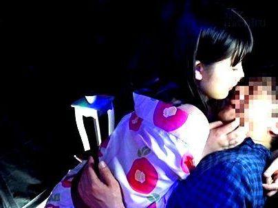 ＜老舗おっパブ＞「指名してくださいね…♡！」入ったばかりの嬢が客を奪うための策略！本番バレないようにやっとるぞ！！！