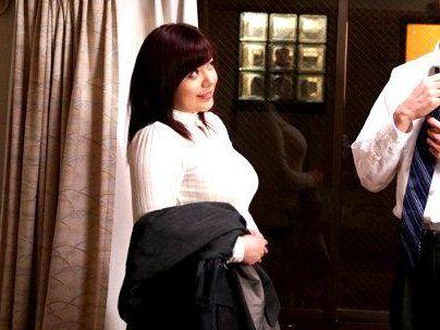 ＜隣人は憧れのお姉さん！＞我慢限界でしょ！隣人の巨乳ボインお姉さん！まさかのエロ行為発展シチャウゾ(無料エロ動画)