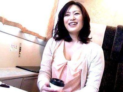 ＜人妻恥悦旅行！＞「音無かおりファンにたまんね～ぞコレ！」エロい体の美人奥さん！他人棒でさっそくやっとる！！！