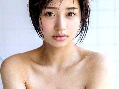 ＜唯井まひろ、登場！＞「18歳？この顔で・・潮吹き！！」ショートカット滅茶苦茶可愛い女子！超大量潮吹きすっぞ！！