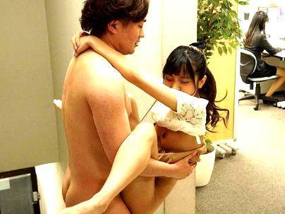 ＜オシッコしたいの…＞「ヤ～ンダメ～」ジョボジョボ・・・失禁した可愛い女子！マニア集合の時間だ！！！