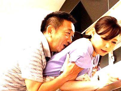 ＜家事代行！＞「ダメですよ～」ピタパンに興奮した男が暴走モード突入！強引にエチエチしちゃうゾ！！！