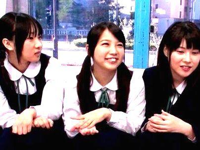 ＜マジックミラー号！＞「ワイ、ワイ、ニギ、ニギ、ｗ！」修学旅行生の素人女子！デカチン初体験でビックリ興奮喜ぶぞ！！