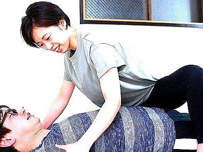 ＜訪問マッサージ！＞「清楚ブスのババア・・・登場！」訪問マッサージ師のおばちゃん！お触りからエチエチになっぞ！！