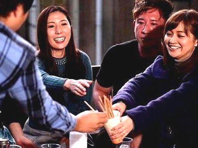 ＜温泉旅館＞「ババア・・・もりあがる！！」オオ様ゲームで盛り上がるBBA！若いチンポでウキウキ浮氣ファックすっぞ！！！