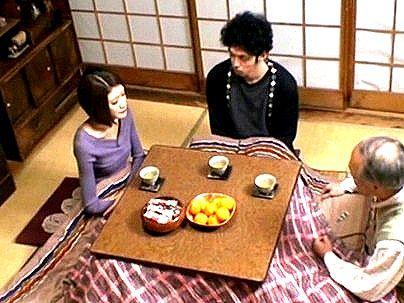 ＜コタツ不倫！＞「ア～ン…イイの…」性欲高めのエッロイ団地の奥さん！エロ行為でマン汁出しちゃうぞ(無料エロ動画)