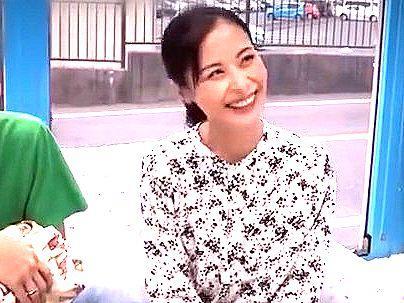 ＜マジックミラー号＞「だめですよ…」幸せそうな子持ちのお母さん！MM号で他人棒でNTR持ち込まれるぞ(無料エロ動画)