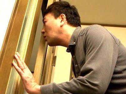 ＜嫁の同僚！＞「なにしてんだ・・・？」酒飲んで寝てる同僚の奥さん！我慢限界で一線超えちゃうゾ！！
