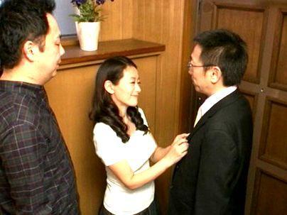 ＜発情母！＞「ｈしましょう…♡」性欲モンスターのオバサン熟女！旦那と夫婦だんらんファックになっとる！！！