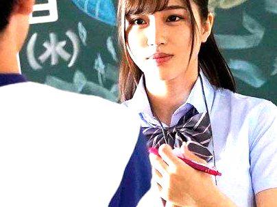 ＜女子マネージャー！＞フェラ顔・・・エッロ！！滅茶苦茶可愛い女子マネ！男のオチンポジュポフェラしちゃうぞ！！！