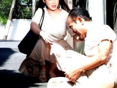 ＜親切心に付け込んで・・・＞「大変、どしましたか？！」清楚で優しい奥さん！男に無理矢理やられるぞ！！