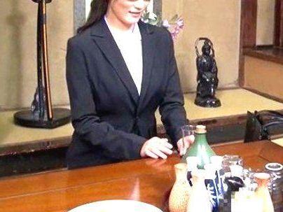 ＜美女OL！＞酔ってきたの…！普段は真面目な美人OL！自宅飲みで酔ってウキウキファックに発展！！！