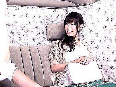 ＜人妻ナンパ！＞「恥ずかしいの…♡」上品な感じの巨乳おばさんママ！口説かれて他人棒浮気sexシチャウゾ(無料エロ動画)