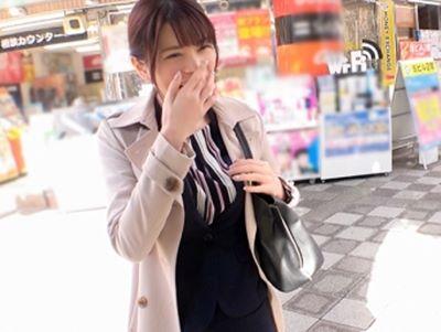 ＜素人ナンパ＞保険営業の美人お姉さん！早漏君のためにスタイル抜群の巨乳熟女が素股からヌルっとパイパンま●こに生ハメ♥