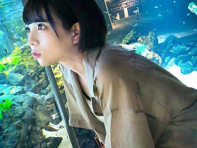 ＜素人＞21歳小動物系美少女のハメ撮り スレンダーボディにデカチンねじ込まれ騎乗位で自ら腰フリ♥可愛いお顔にぶっかけ顔射