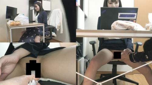 【しおり/23歳】巨乳就活女子大生が面接中に可愛いパイパンまんこを弄り倒してムラムラさせる！