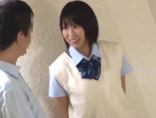 湊莉久｜ひよこ女子校生×凌辱｜階段の踊場で犯されるJK。鬼ピストンで突き上げられ、泣き叫ぶ。