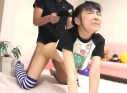 早乙女ゆい｜アウロリJS×輪姦｜日常的に犯され続ける少女。膣奥をズボズボされ快感にうっとり顔