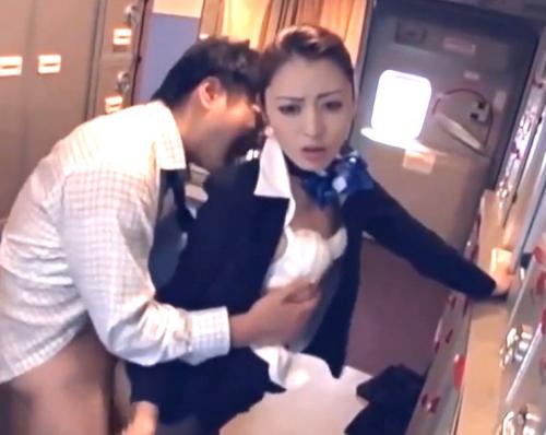 時間停止×ＣＡ強姦｜フライト中の機内でキャビンアテンダントの動きを止めて肉棒をぶち込んで犯すｗ