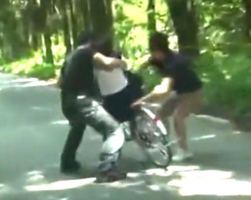 女子校生×連鎖強姦｜帰宅JKをワゴン車に拉致監禁して孕ませ中出し。その後、電話で女友だちを呼び出し・・・