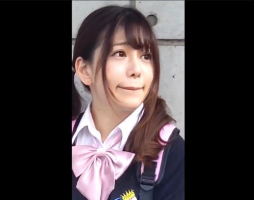 ひよこJK×ライブハウス場tう集団痴漢｜暗がりの演奏会場で犯される少女。スカートの中、膣奥に指を挿入されクチュクチュ
