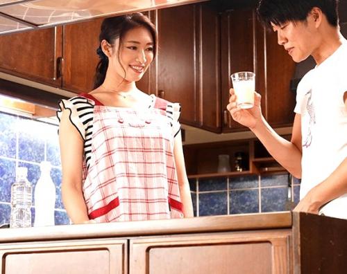 小早川怜子｜彼女の母親×誘惑｜痴女ママの誘惑に負けて浮気SEXしまう彼氏さん