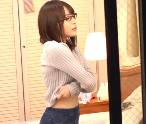 向かいに住む美女の着替えを覗いた俺。バレちゃって自宅に呼ばれて、怒られるかと思ったら、ラッキーSEXできましたｗ