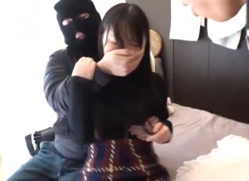 盗撮×昏睡｜強姦集団に狙われた美女。業者を装って接触して意識を奪い犯してゆく犯罪動画