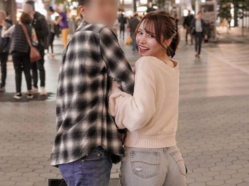 【痴女】酔っぱらうとヤリたくなっちゃう美女が男を逆ナンパ！ホテルに連れ込み押し倒してチンポの上に跨り腰を振りまくる