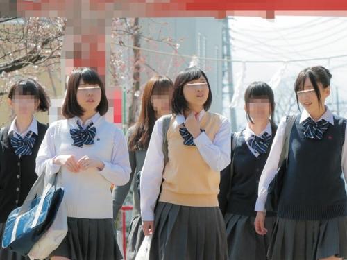 【JKレイプ】修学旅行中のお風呂場に知らない男たちが乱入して来た...怖くて助けを呼べず次々にチンポをねじ込まれ犯されちゃう
