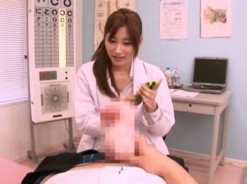【保険室】新しく赴任して来たスケベな保険の先生！色々な症状の生徒たちをフェラや手コキで応急処置しながら杭打ちしちゃう
