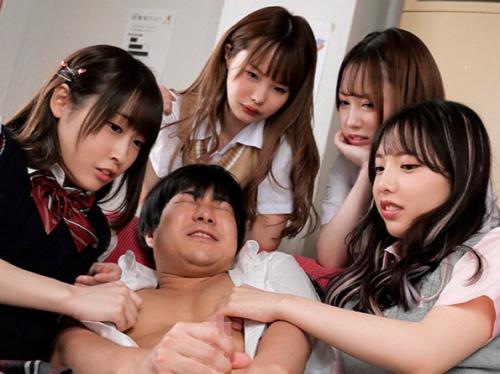 【ギャルJK】ビッチな女生徒たちが学園祭でエッチなお店をやる事に！小悪魔な痴女責めで乳首やチンポを焦らしてハーレムSEX
