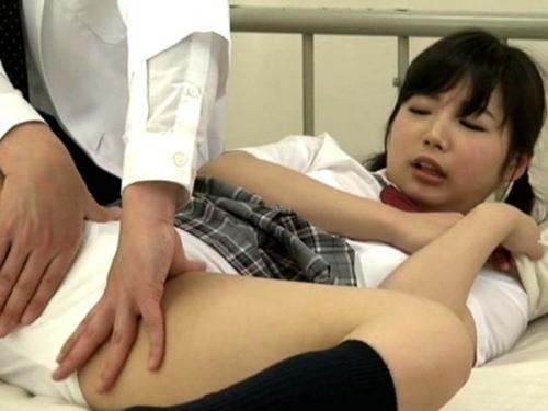 【女子校生】体調不良で保健室に来た生徒を襲うエロ教師...診察するフリをしながら未開発の身体をマッサージされてハメられる