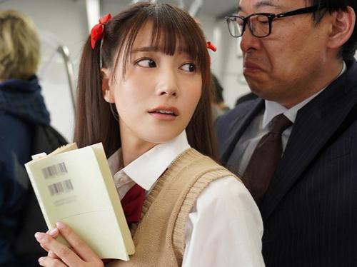 【原作コラボ】満員電車でおじさんに痴漢され完墜ちした女子校生...ホテルに付いて行き3Pセックスでハメ倒されながら処女喪失