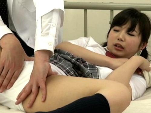 【女子校生】体調不良になり保健室にやって来た美少女...診察のフリしながらエロ施術されヌレヌレになってハメられちゃう