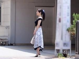 【人妻不倫】「精子出るとこ見る？」「こんな飛んだの初めて見た♡」元気なチ●ポに夢中なスケベおばさんは繰り返し求める！！