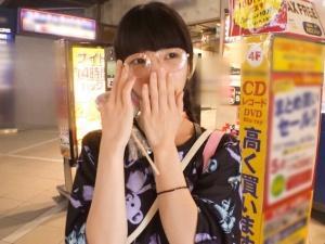 【素人ナンパ】不思議系のメガネ少女を捕獲！！地味すぎる見た目ながら意外とフェラ好き♡貧乳ボディがソソりまくる！！