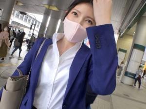 【素人ナンパ】「もう1年くらいですかね…」若くて綺麗なのに彼氏がいないというスーツ美女！！アソコからは大量のエロ汁が噴射し