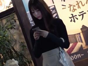 （えっ、あの美女が立ちんぼ…！？）半信半疑で声をかけて見ると交渉成立！！21歳のピチピチ女体を独占しにイキます！！