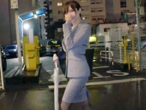 「すごいビチャビチャ♡」可愛らしい見た目なのにアソコはヤるきマンマンｗ三十路超えの童顔人妻が裏切りセックスに没頭！！