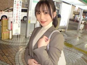 【素人ナンパ】「C…ちっちゃいんですよ…」小ぶりながら美乳おっぱいなスレンダーお姉さんが意外にもヤラしい腰つきで…